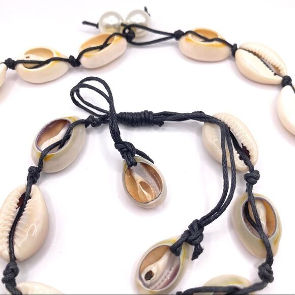 Natural cowrie shell necklace and bracelet set - Picture 3 of 3